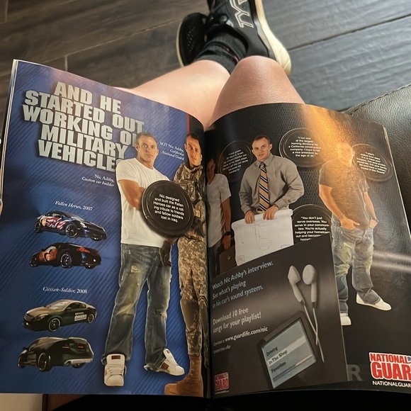 WWE WrestleMania 25th Anniversary Magazine 2009 - Picture 4 of 4